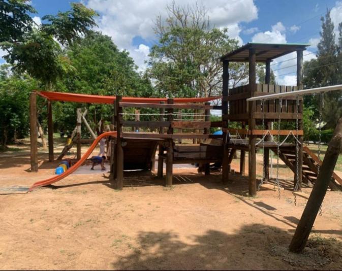 לוסקה Sanctuary Aparthotel-Ac-Garden- Solar-Wi-Fi -Firepit-Park-Carport מראה חיצוני תמונה